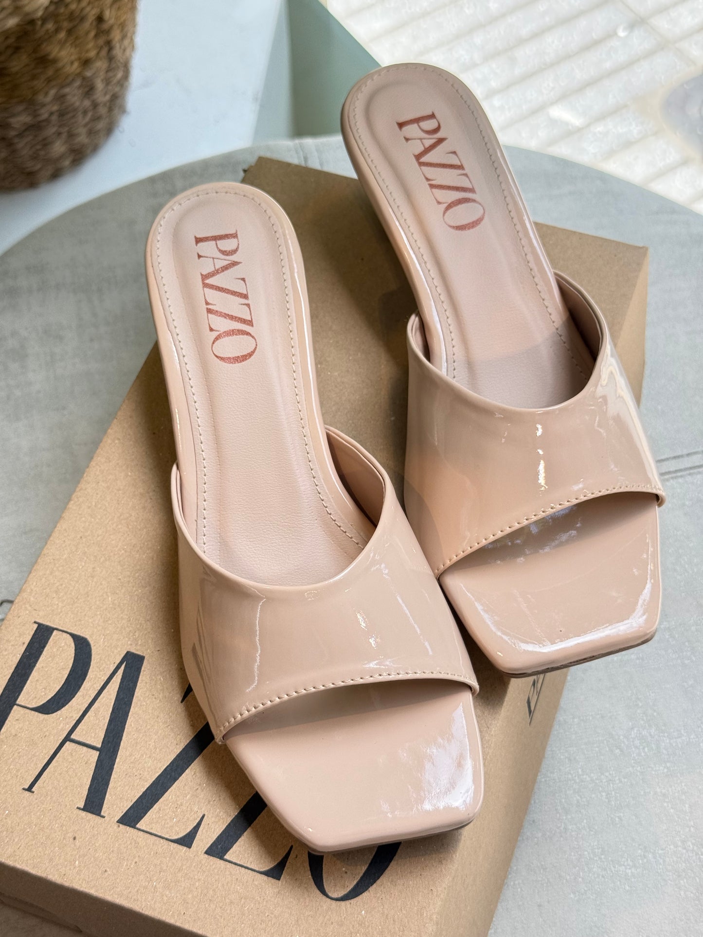 Sandalia Mule Nude Charol PAZZO – Elegancia y Comodidad Todo el Día