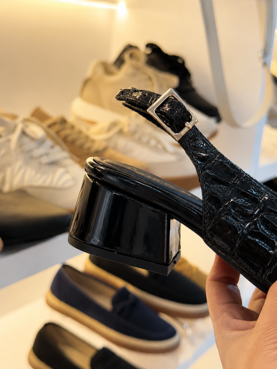 Slingback Clásico Croco Negro – Elegancia Atemporal con Tacón Confort