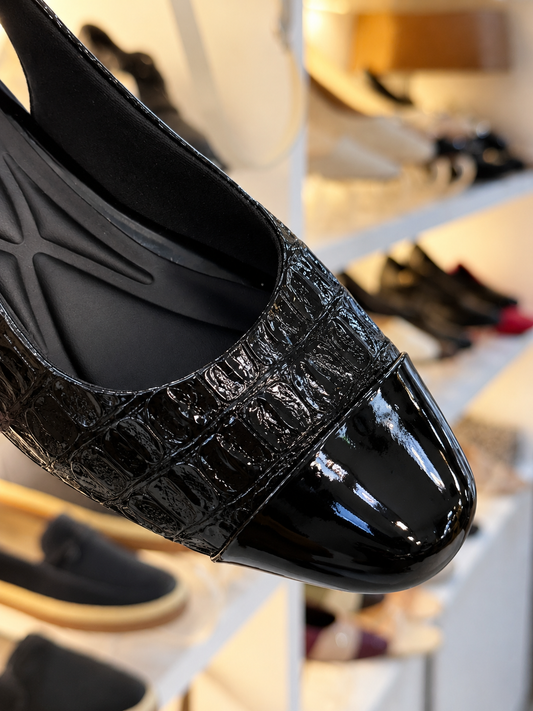 Slingback Clásico Croco Negro – Elegancia Atemporal con Tacón Confort