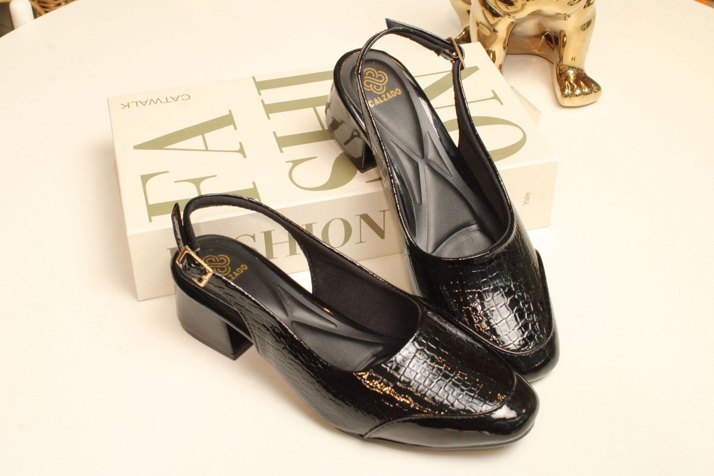 Tacón Negro Charol 3,5 cm – Elegancia Cómoda para Todo el Día | L-386