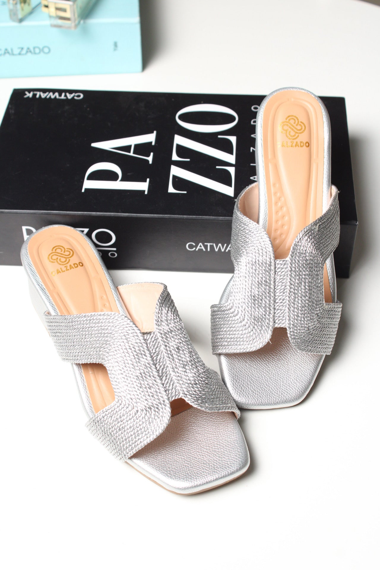 Sandalia Plateada Elegance – Textura Premium & Comodidad Total