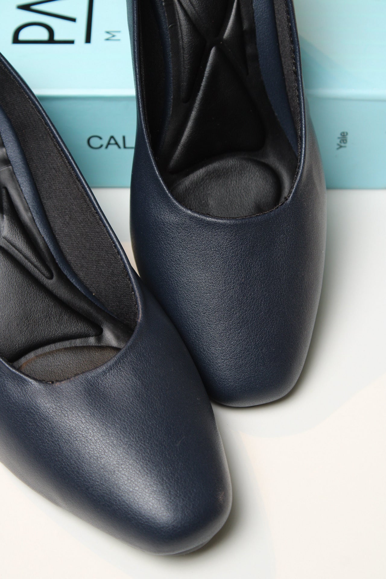 💙 Tacón Azul Índigo 5,5 cm – Elegancia Moderna que Estiliza tu Look