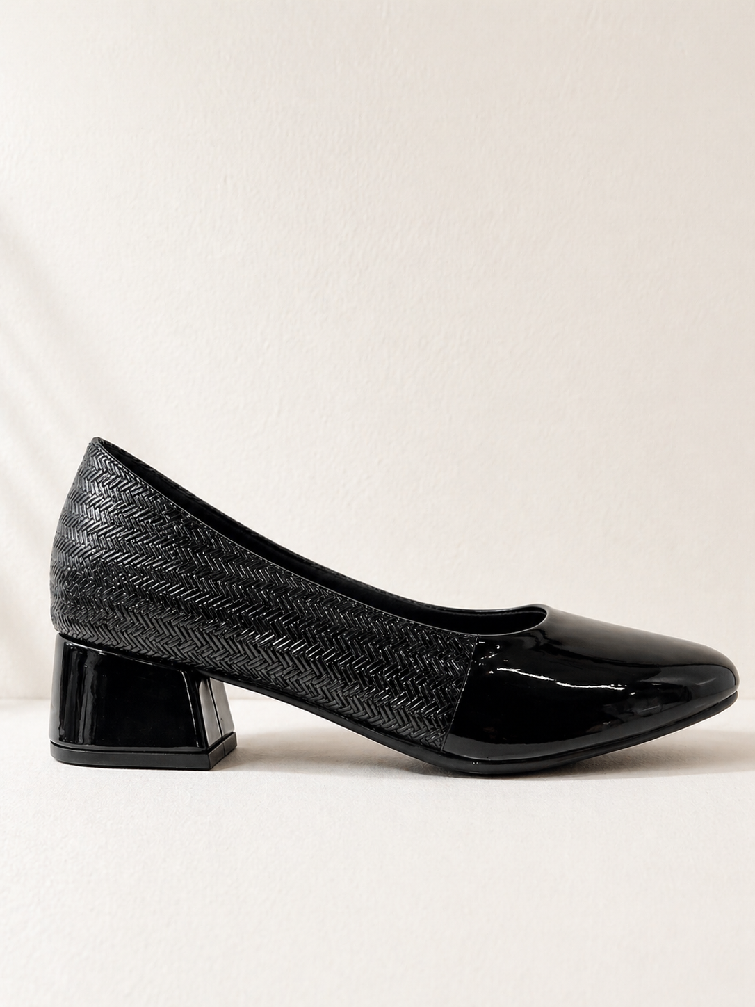 Tacón Clásico Texturizado 3.5 cm – Elegancia Cómoda para Todo el Día