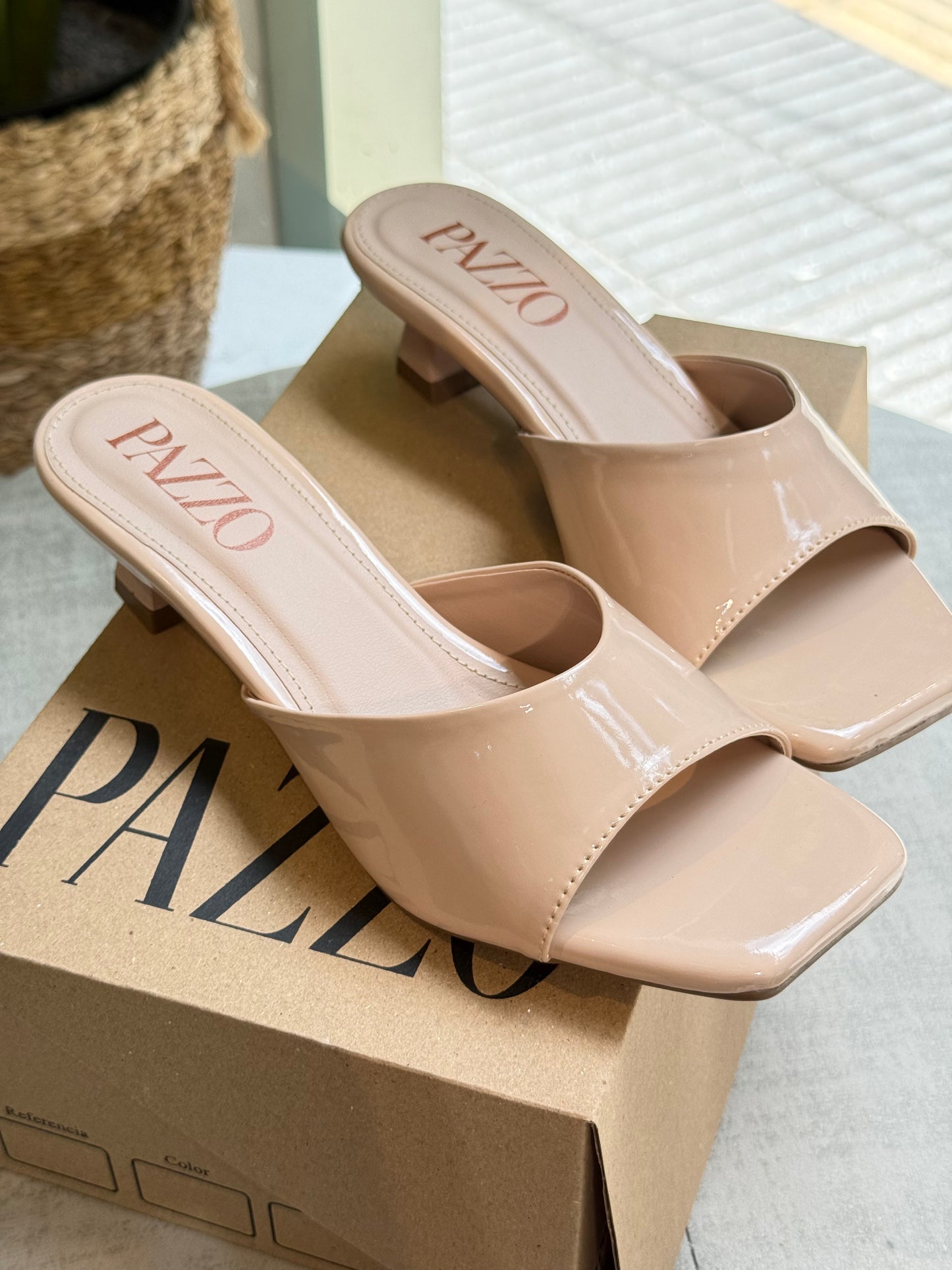 Sandalia Mule Nude Charol PAZZO – Elegancia y Comodidad Todo el Día