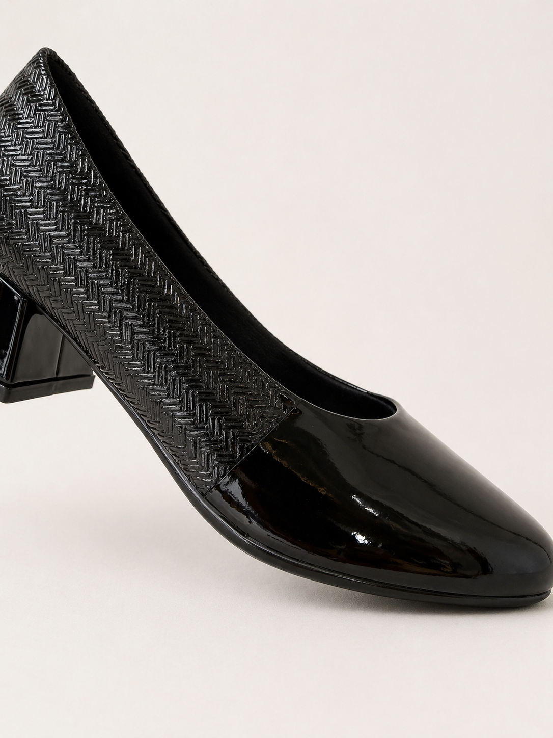 Tacón Clásico Texturizado 3.5 cm – Elegancia Cómoda para Todo el Día