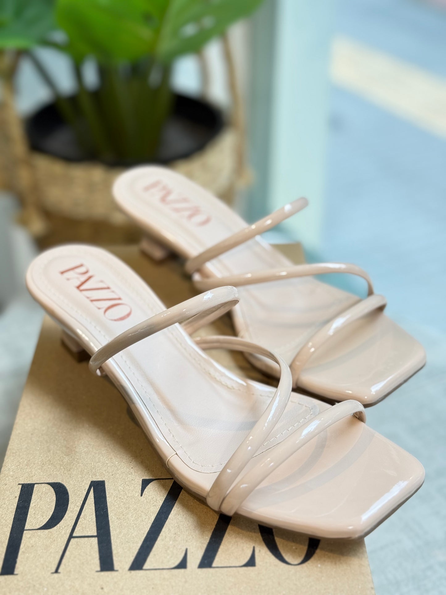 Sandalia Nude Charol Minimal Chic – Tacón Bajo Súper Cómodo