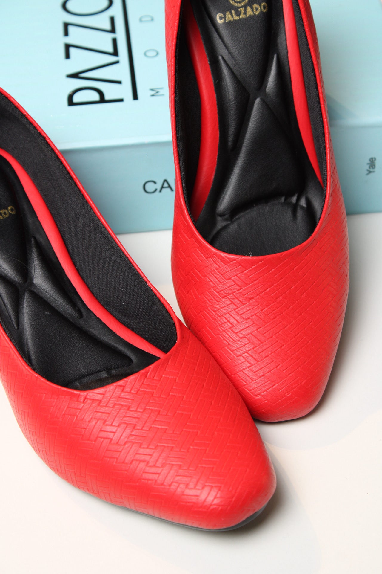 ❤️ Tacón Clásico Rojo Mate 5,5 cm Grabado – Impacto, Elegancia y Poder en Cada Pas